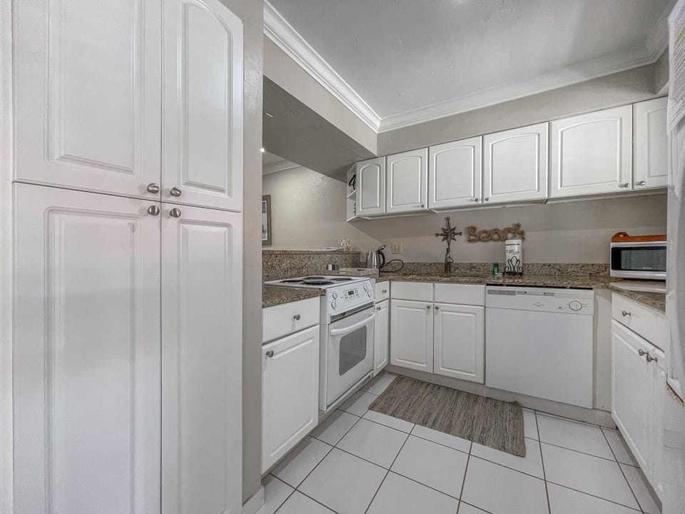 Kitchen with everything