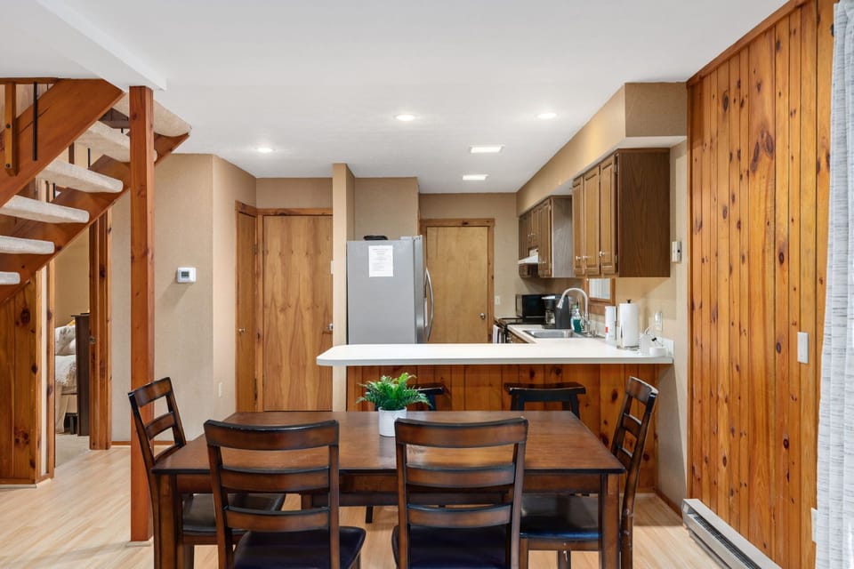 Dining/kitchen