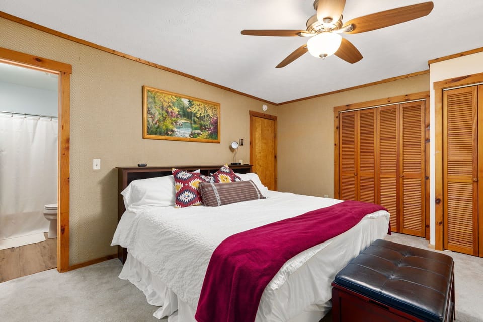 Bedroom 1 - King Bed