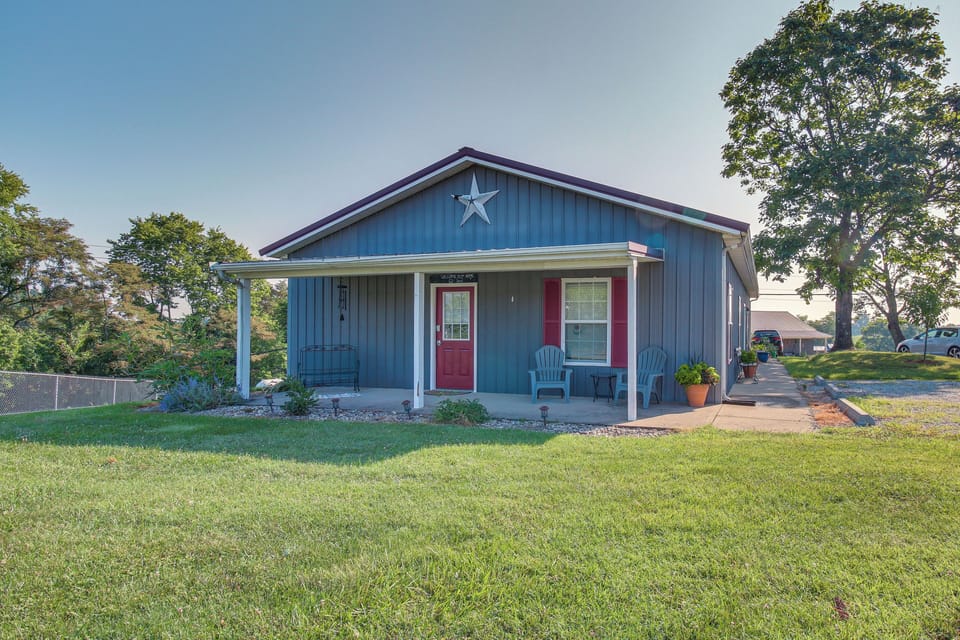 Williamstown Vacation Rental | 1BR | 1BA | 900 Sq Ft | Step-Free Access