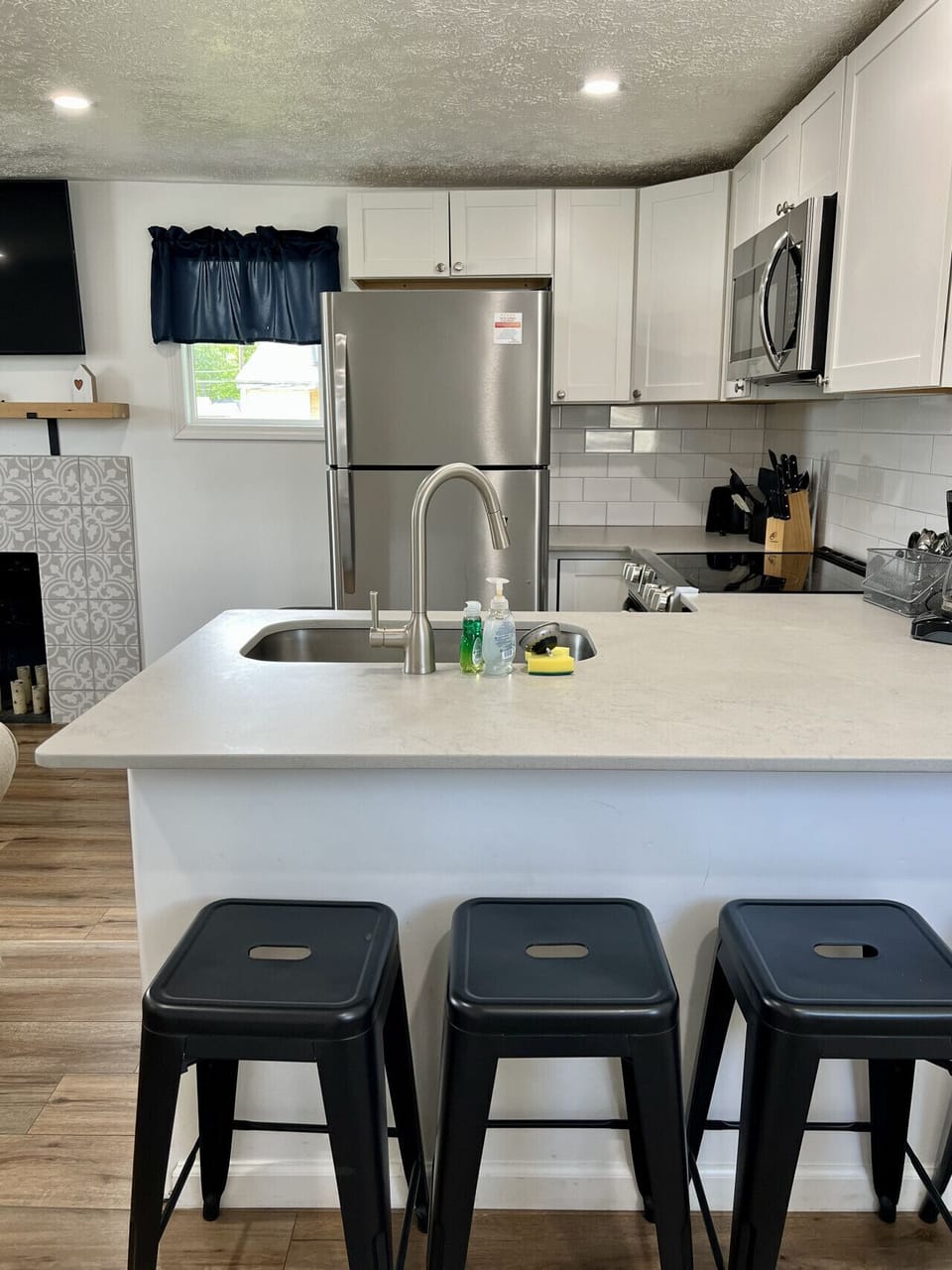 Eat-In Kitchen