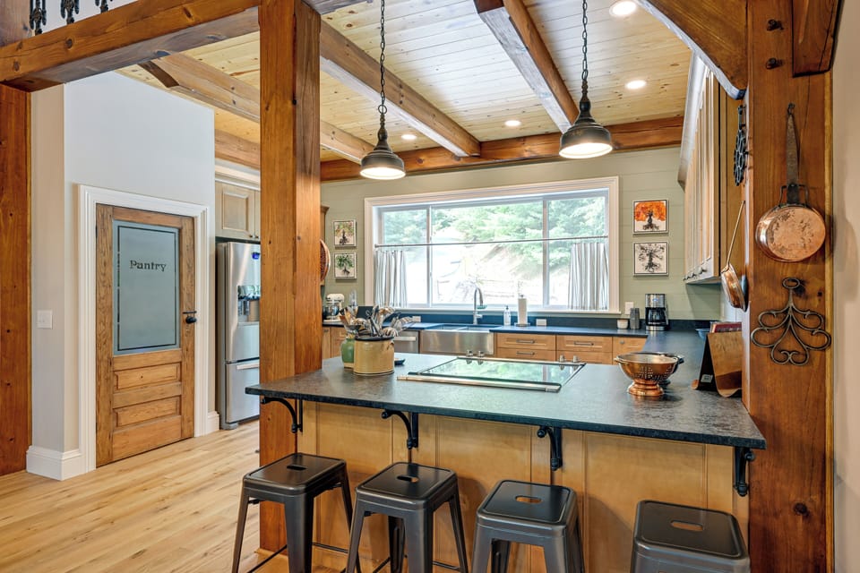 Kitchen | Cooking Basics | Coffee Maker | Paper Towels/Trash Bags Provided
