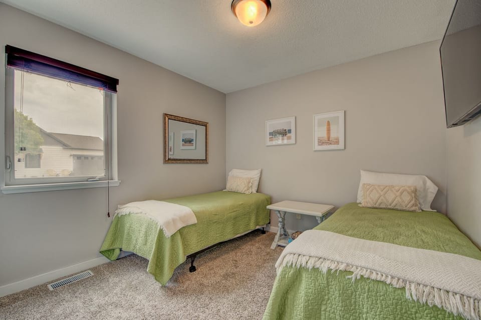 Bedroom #2: Twin beds