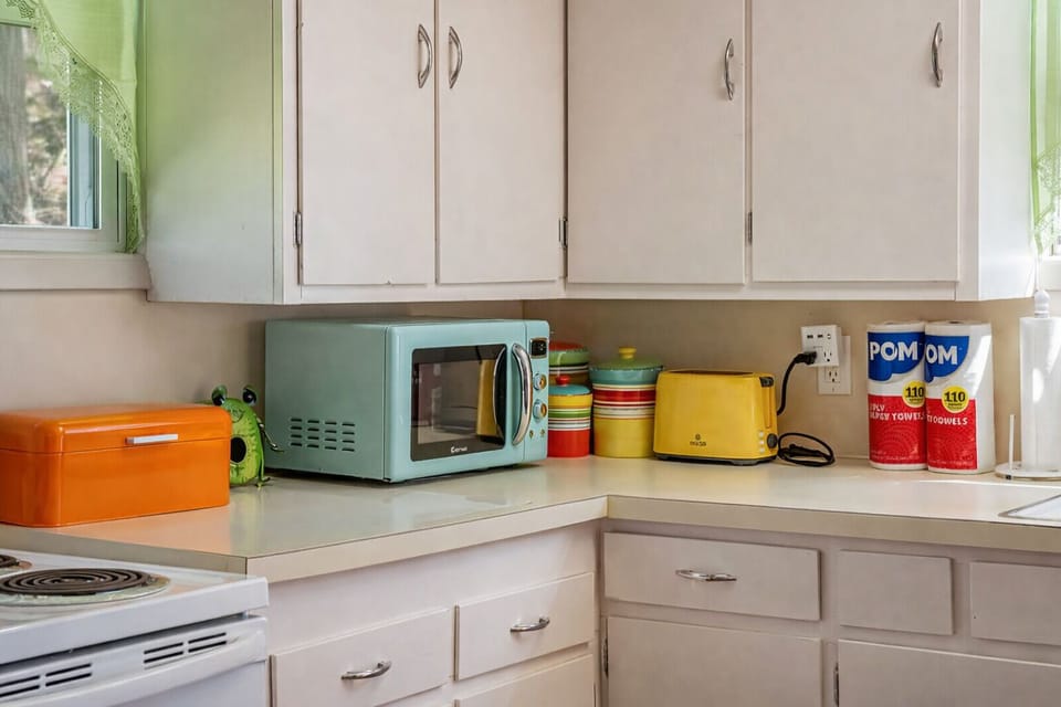 Microwave + toaster