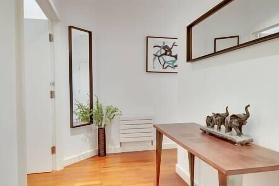 Large and airy entrance hallway 