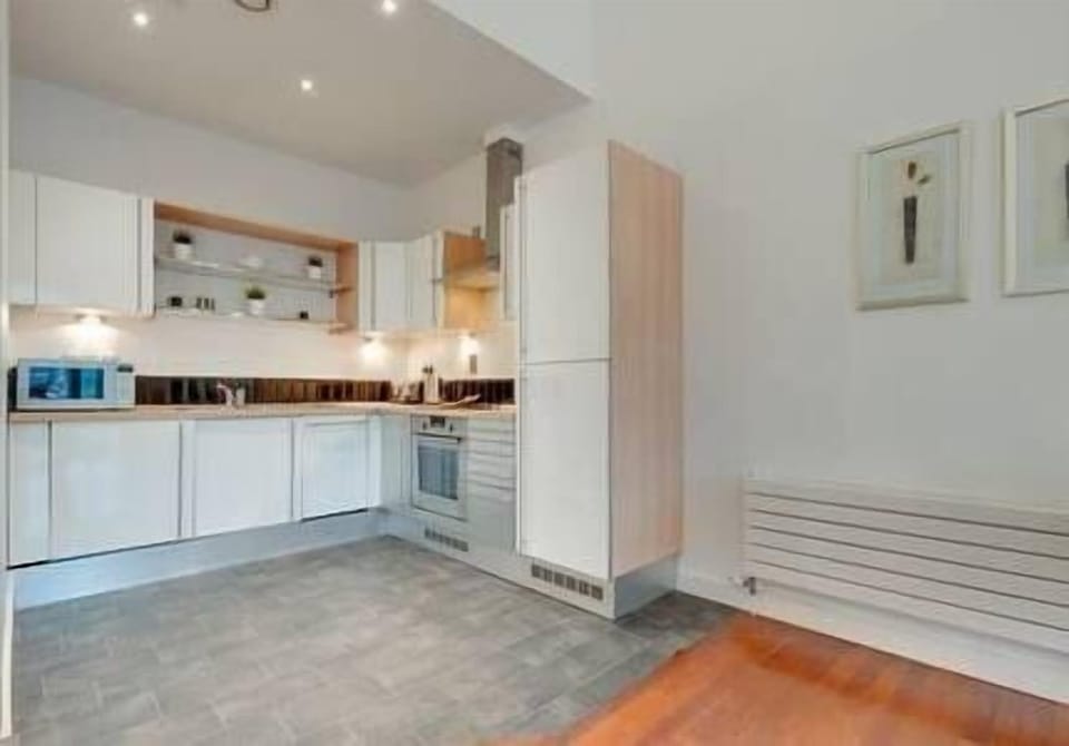 Bright well-equipped kitchen