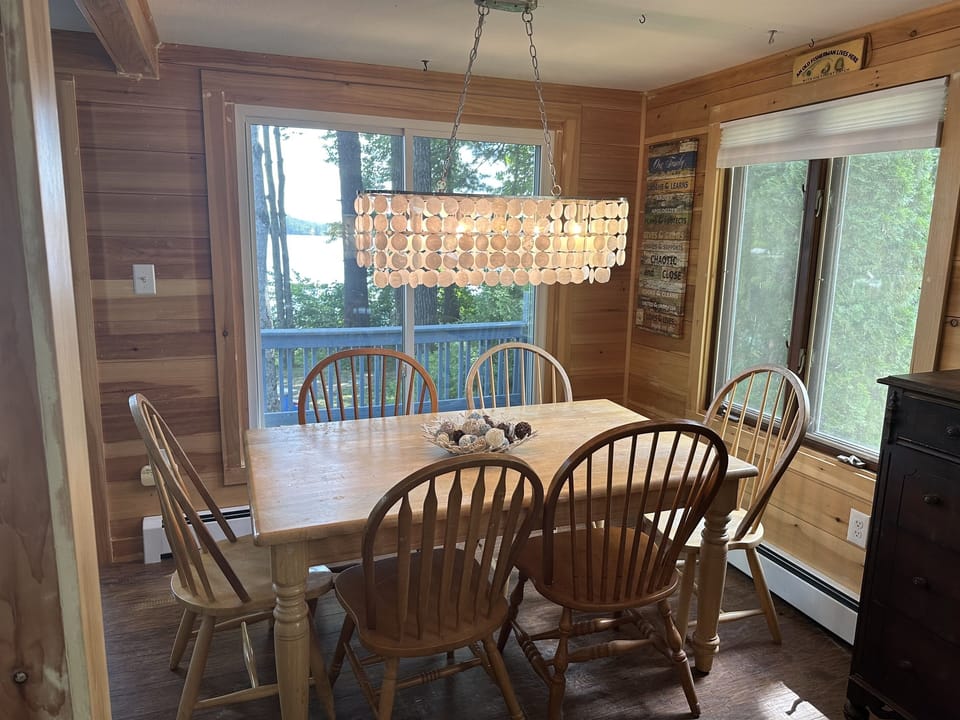 Dining room with view of the lake