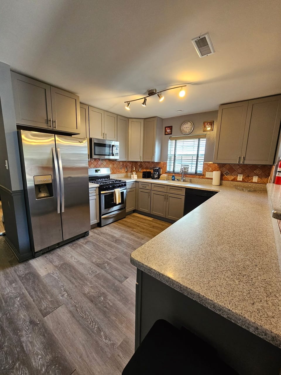 Full size kitchen