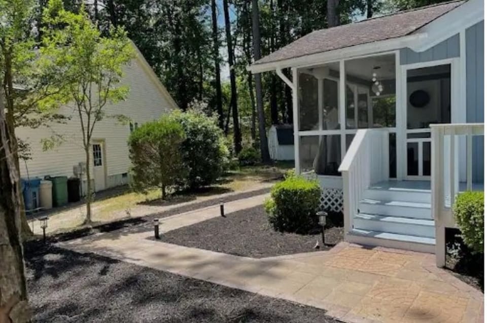Screened Side Porch