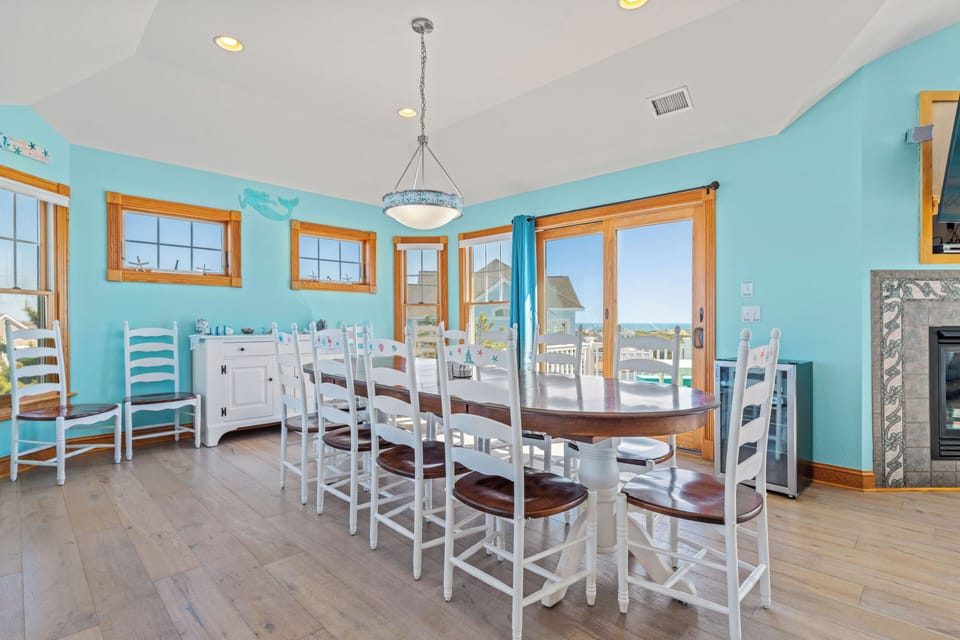 Dining Area - Top Level