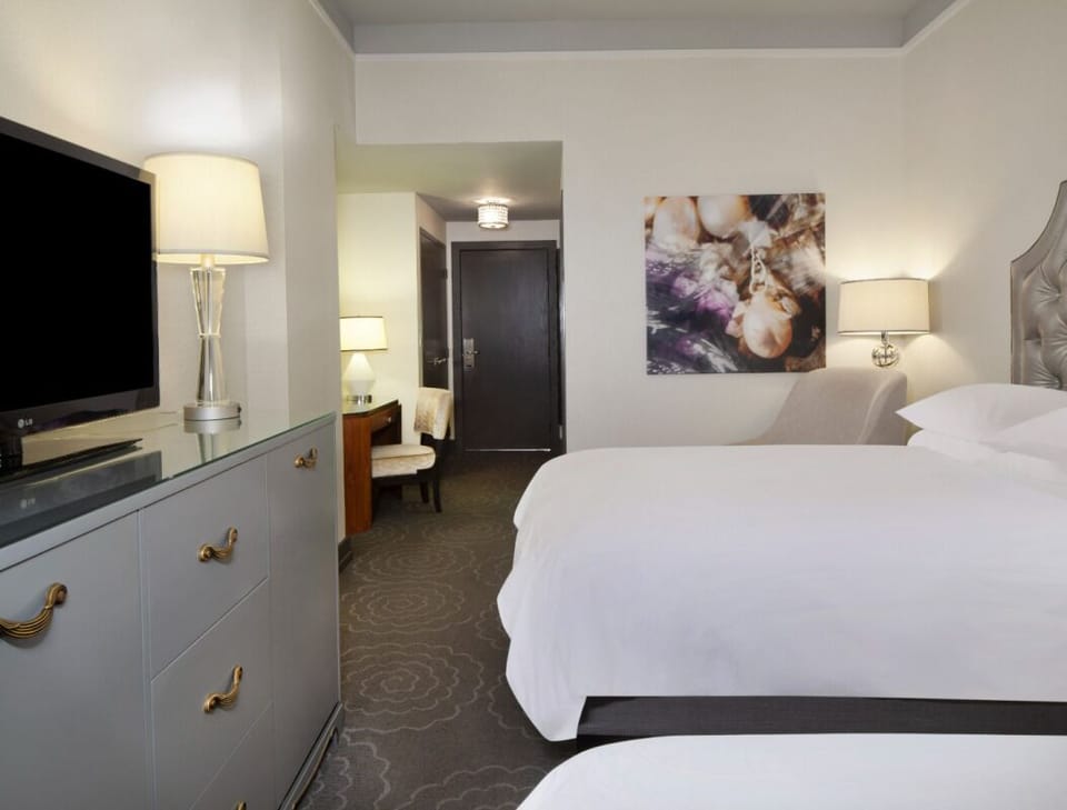 Unit with 2 Double size beds