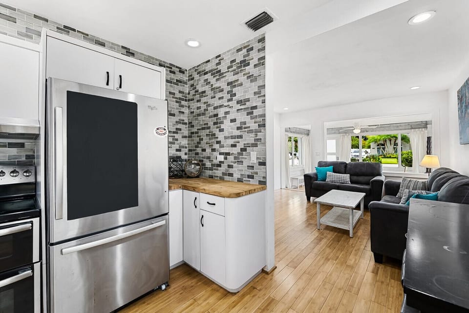 Kitchen & Living Room