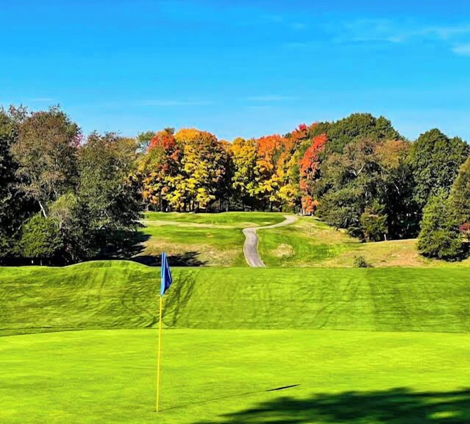 Enjoy a trip to Connecticut in the Fall and venture out on a leisure fall foliage drive to experience the vibrant scenery and falling leaves.  You’ll never want to visit anywhere else this time of year! 