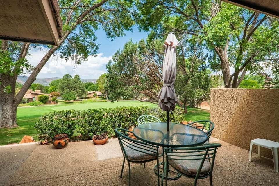 Enjoy a spectacular setting on the Canyon Mesa golf course