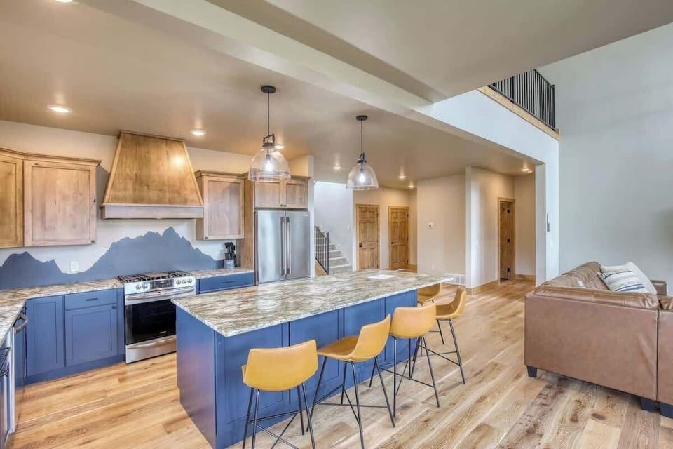 Kitchen with Granite counter