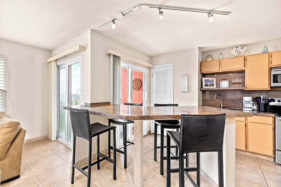 Dining/Kitchen Area