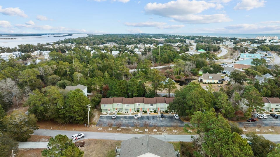 Private neighborhood tucked away in the middle of it all!