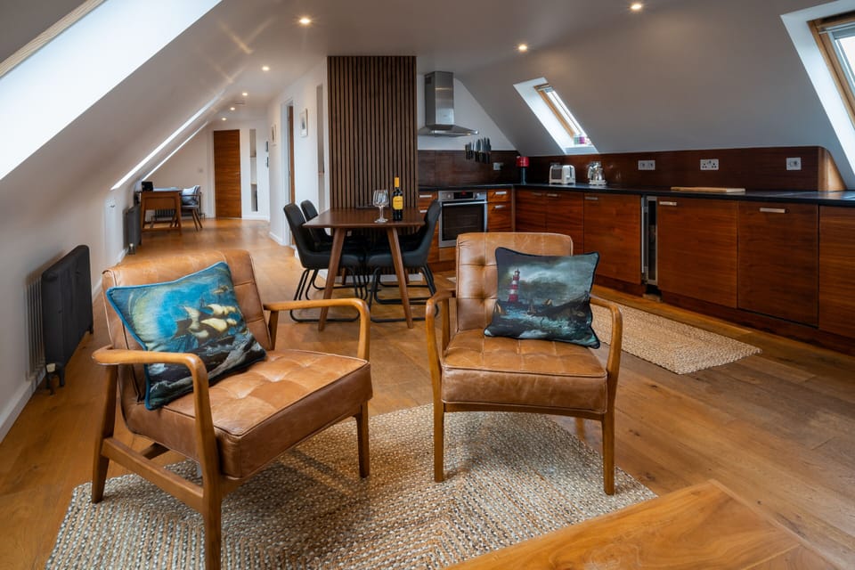 Seating, dining and kitchen