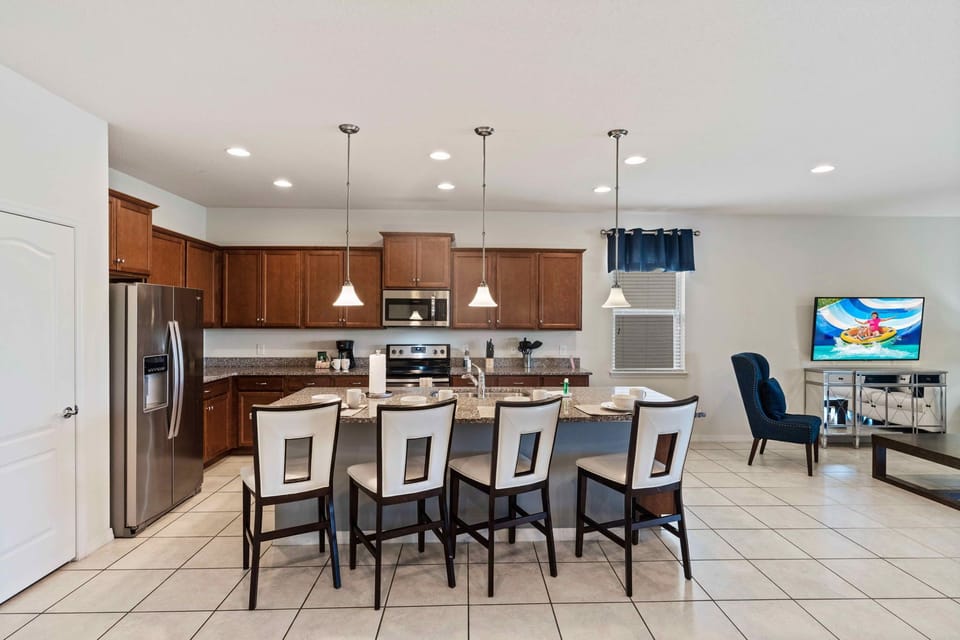 Cook up memories: Discover our fully equipped kitchen for all your culinary adventures.