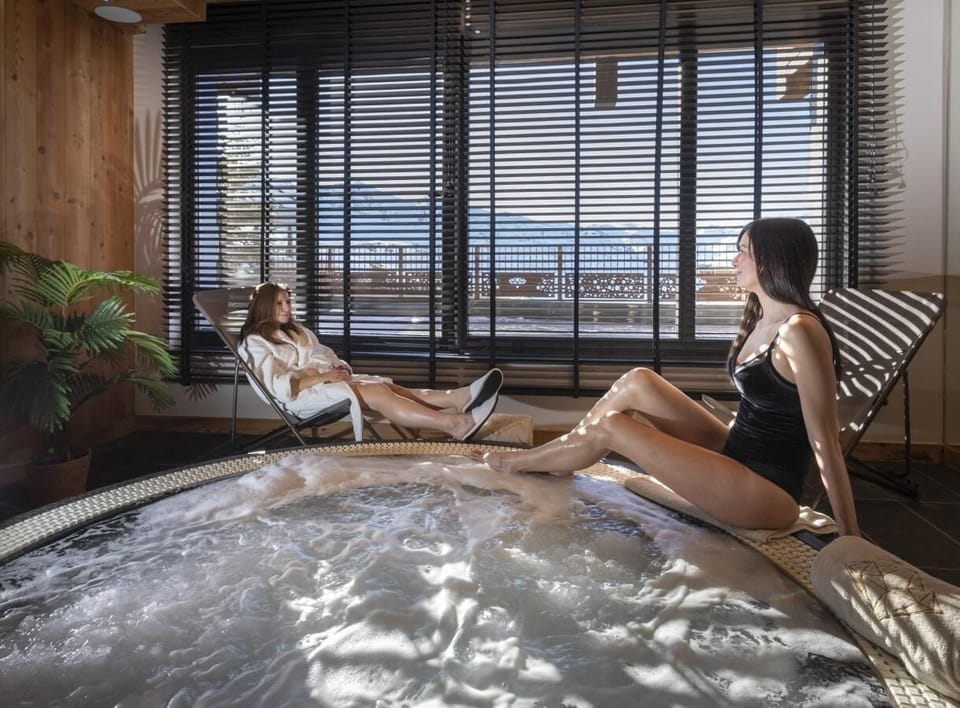 Indoor spa tub