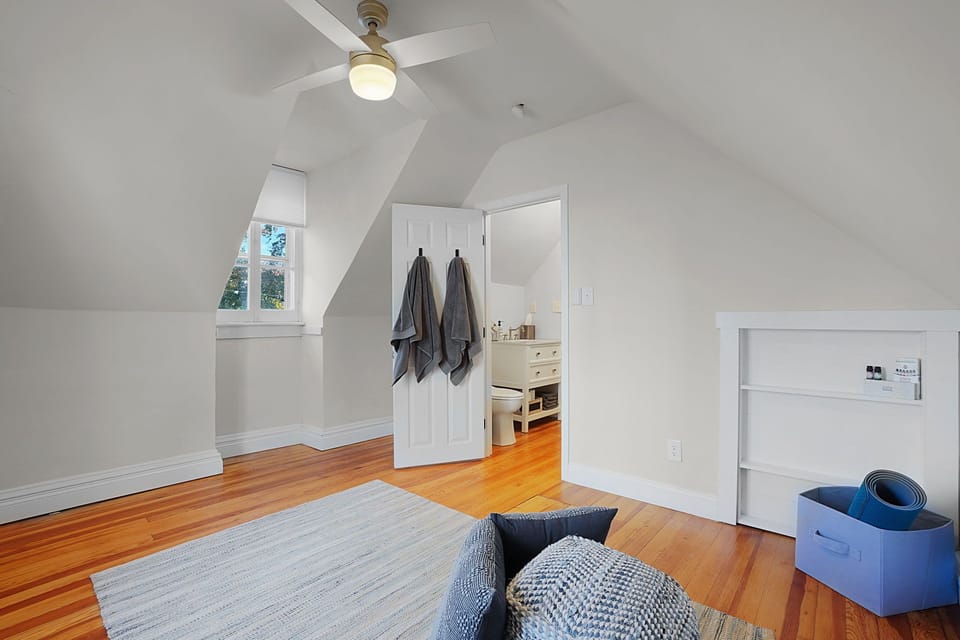 Upstairs 4th BONUS room