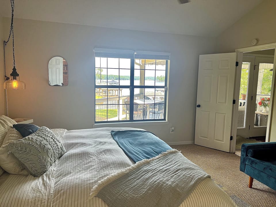 Master suit- vaulted ceiling, walk in closet, private bathroom