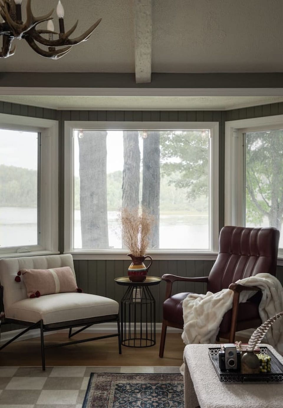 Cuddle up from inside the house, to enjoy a nice sunrise!