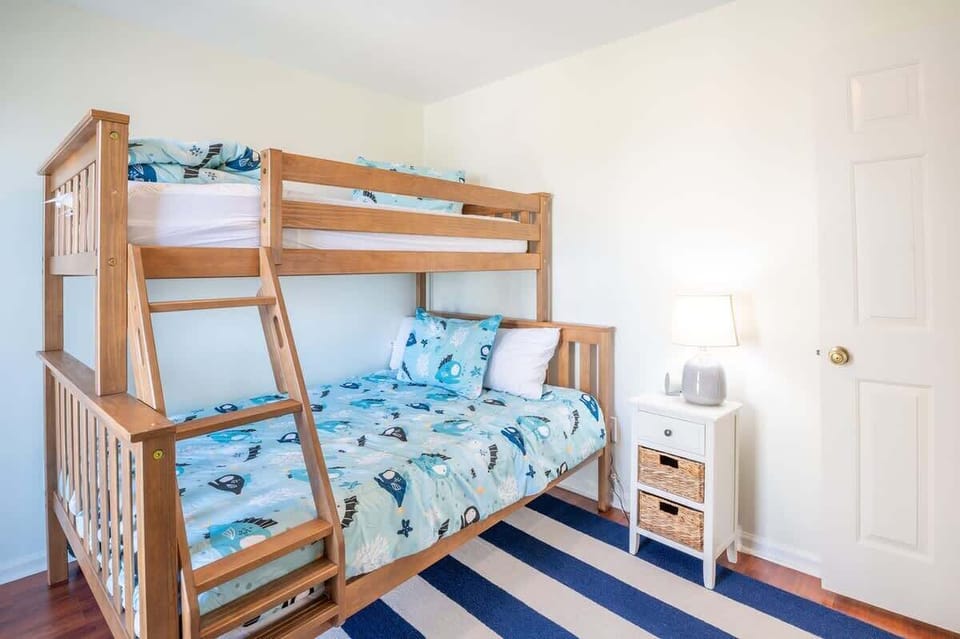 Guest Bedroom Sleeps 3 in Bunks