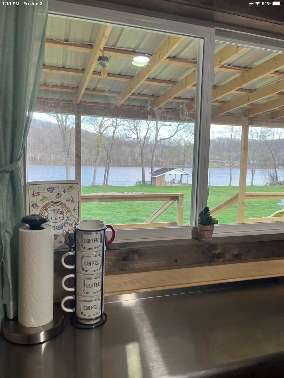 Kitchens, bedrooms, and living rooms all have windows facing the river.