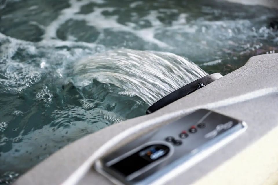 Bear Monkey Lodge's bubbling hot tub