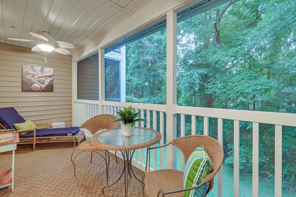 Private Screened-In Porch | 1,250 Sq Ft