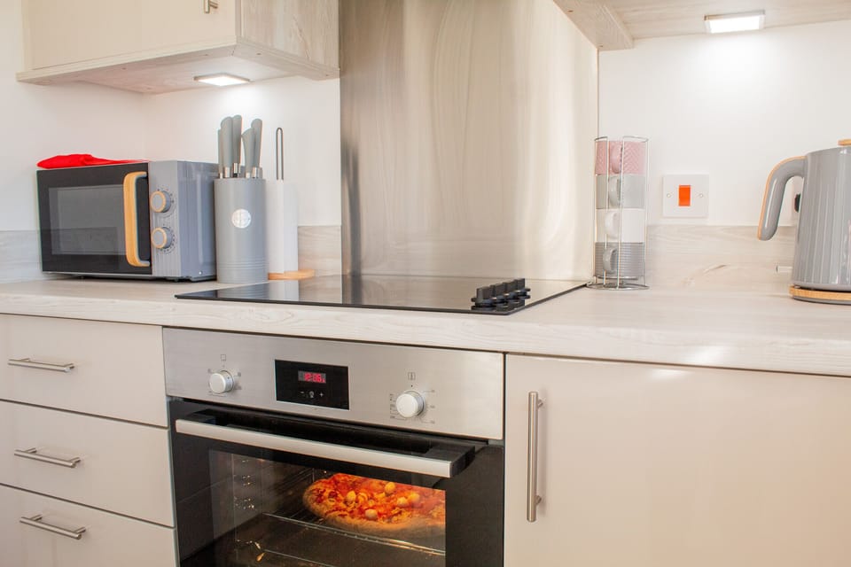 Oven and Hob at 4 Bynack