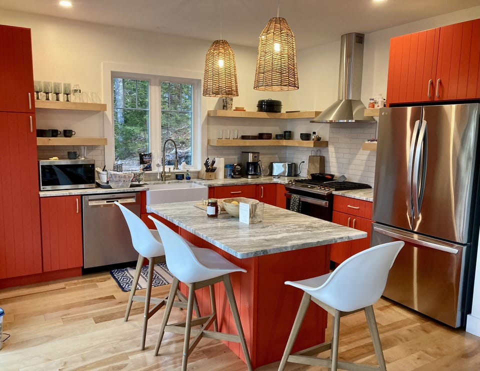 The kitchen island
