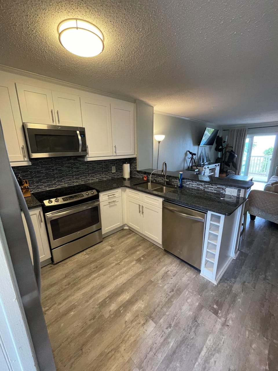 Full kitchen 