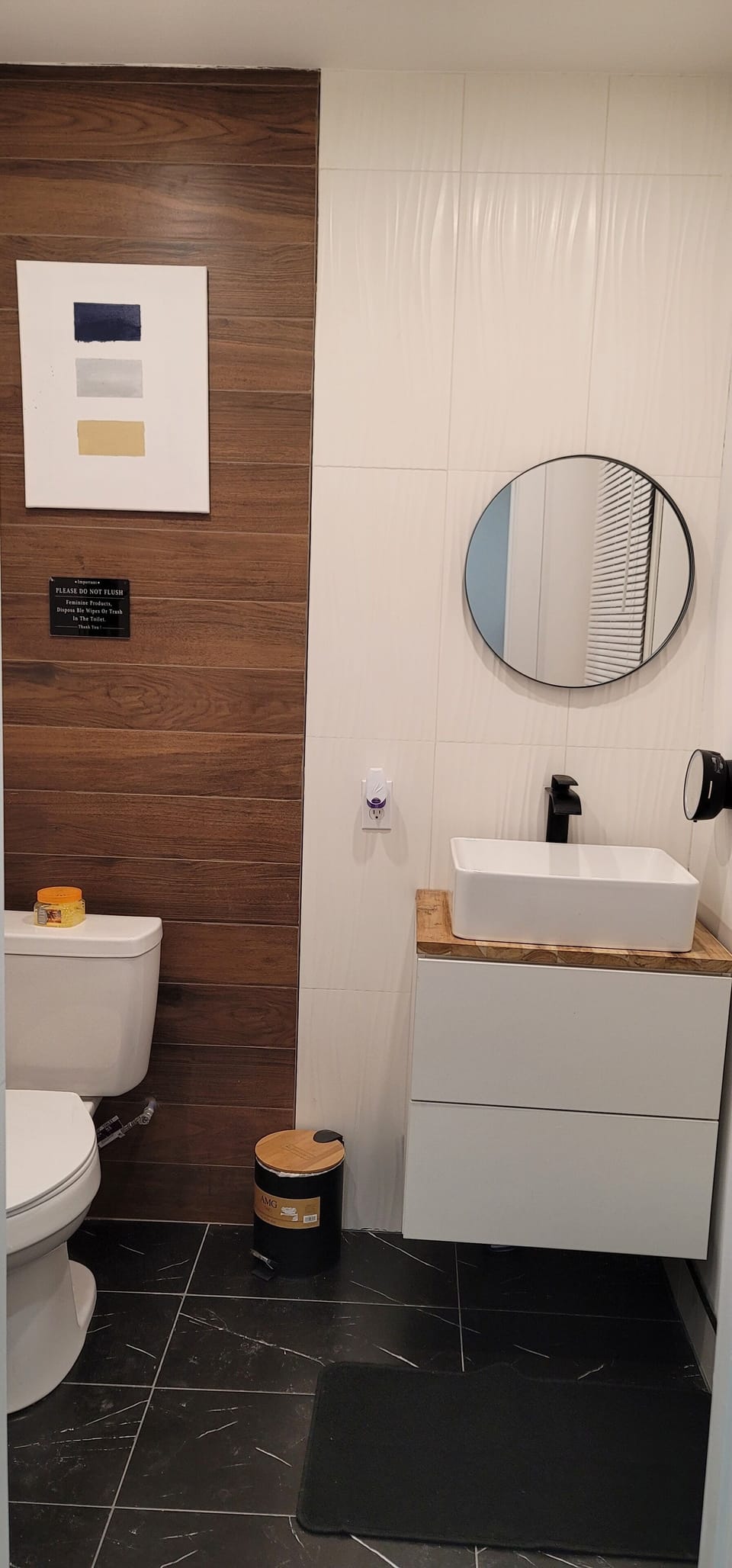 Half bathroom 