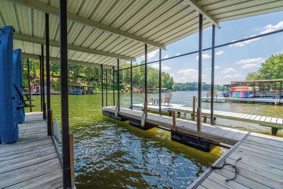 Bring your boat - covered floating dock and boat launch only 500 feet away