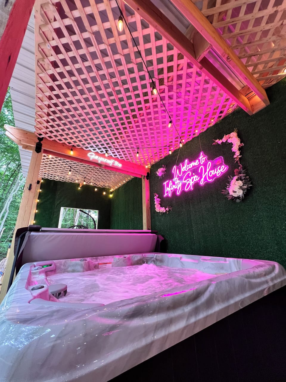 Indoor spa tub