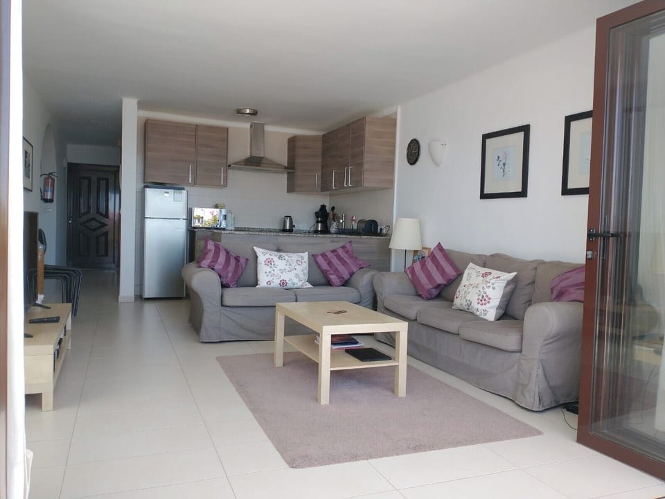 Lagoverdesuites B1 bi-fold doors to lounge