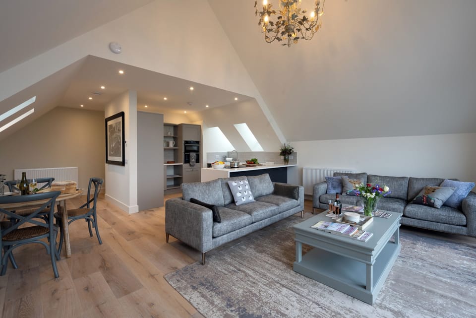Capercaillie Cottage at Kipney Hunting Lodge - open plan living area