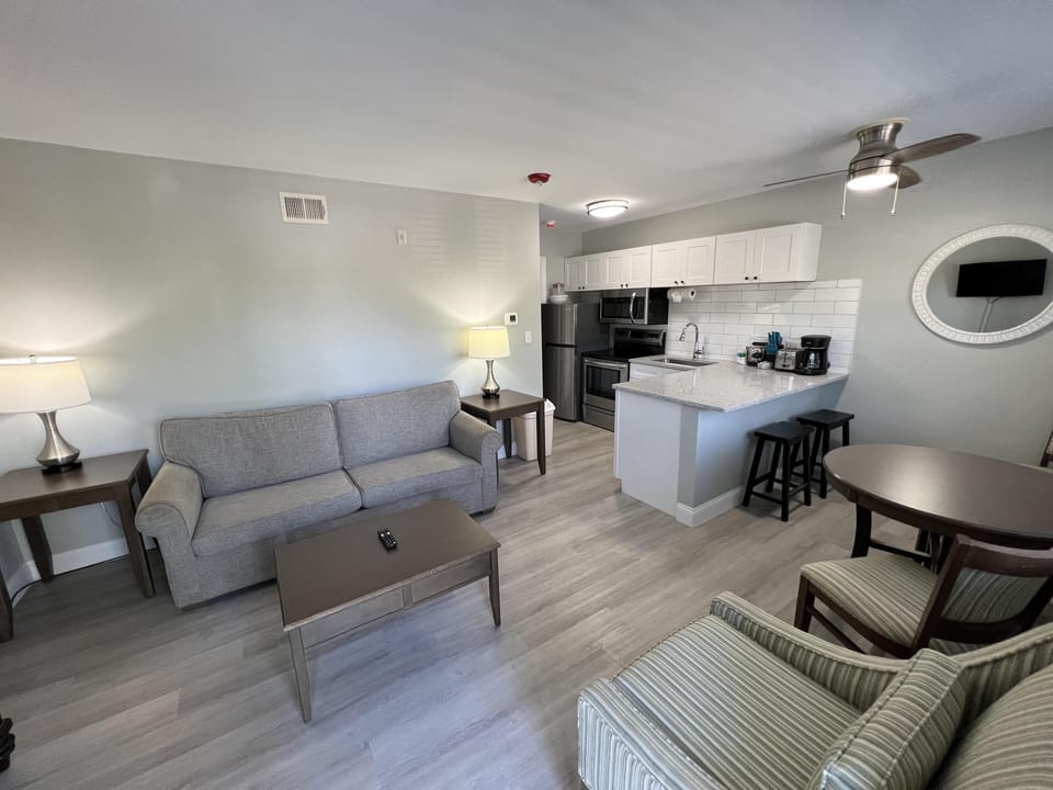  Lakeview Superior One-Bedroom Suite image 7