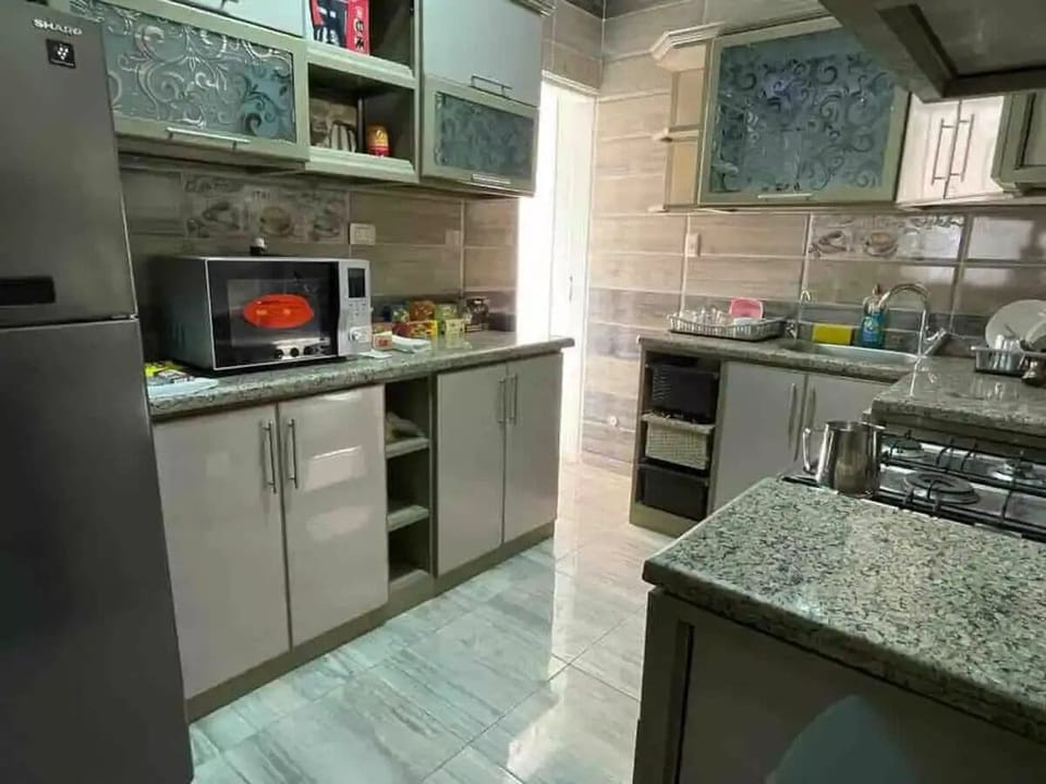 Well-equipped modern, spacious kitchen