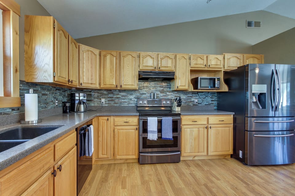 Kitchen | Cooking Basics/Spices | Blender | Toaster | Coffee Maker & Grinder