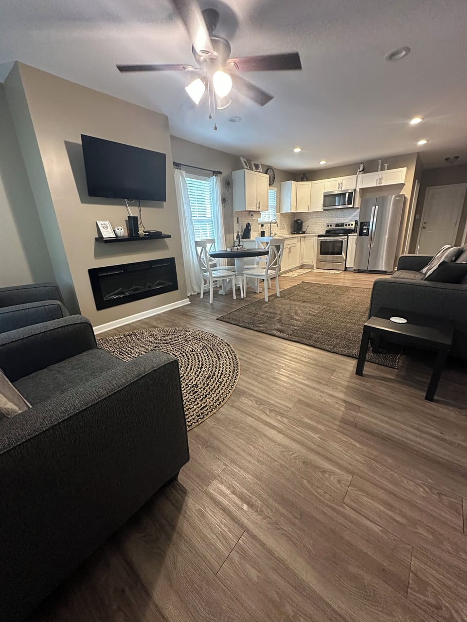 Cozy Family Room to watch your favorite shows and sports games!
