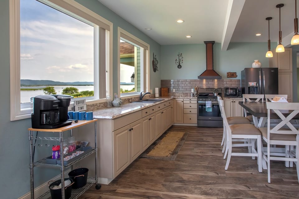 Eat in kitchen