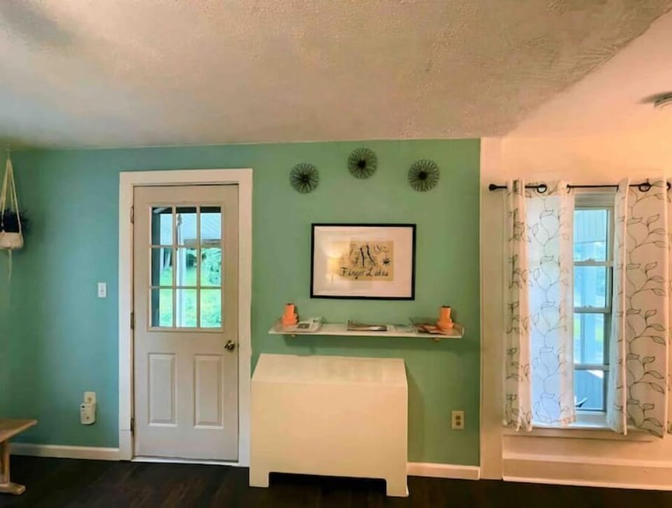 Hand drawn fingerlakes map.  Dry erase markers available to mark places. 