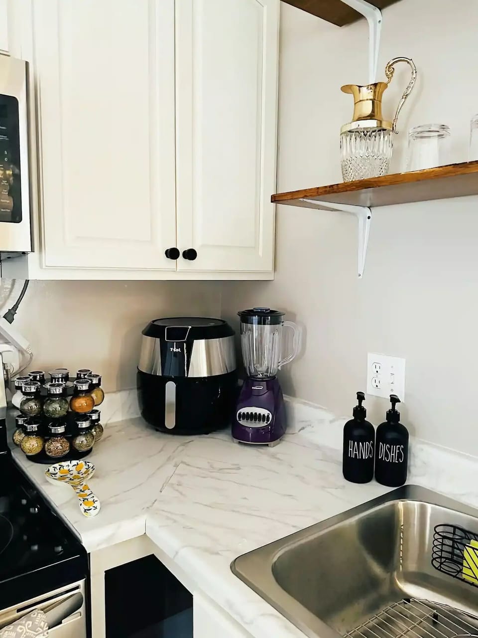 Air fryer and blender