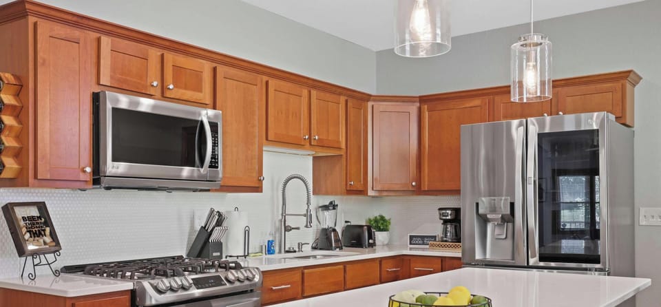 Fully stocked kitchen with island and barstool seating.