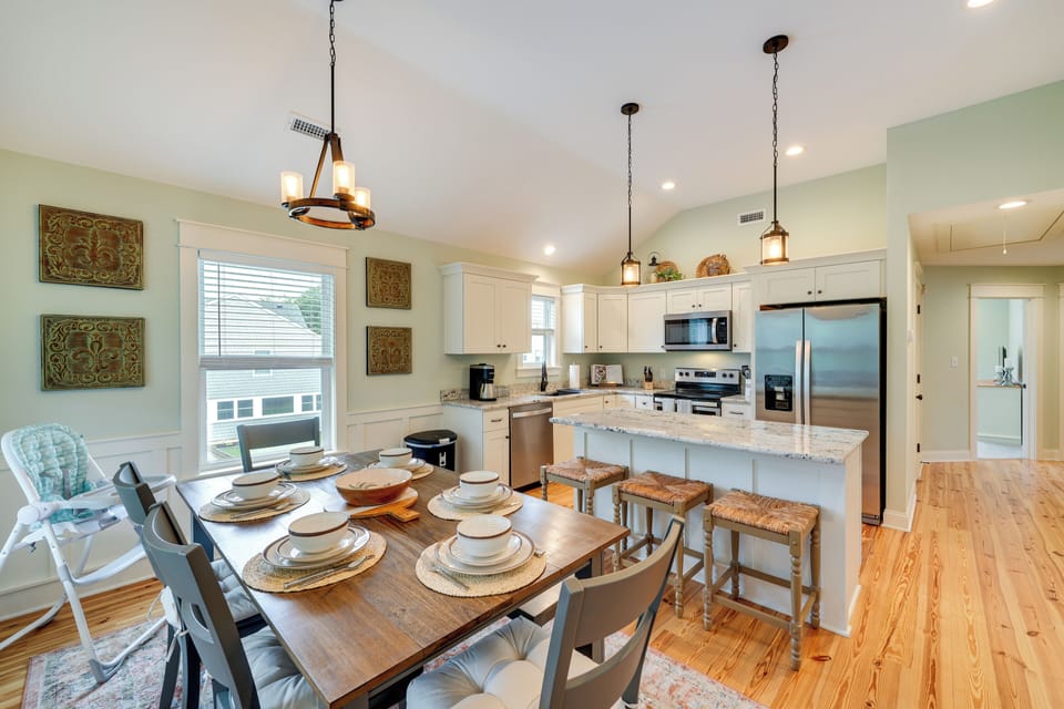 Dining Area | Dishware Provided | High Chair
