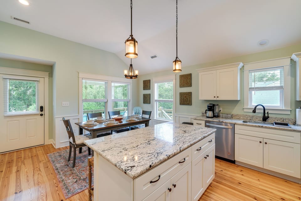 Kitchen | Drip Coffee Maker | Toaster | Knife Set