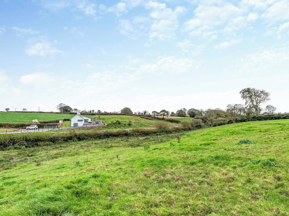 Setting | Maesyrhaf, Cross Inn, near New Quay